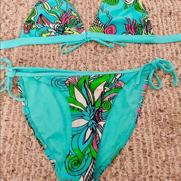 Beautiful bikini by Body Glove - Picture 1 of 2